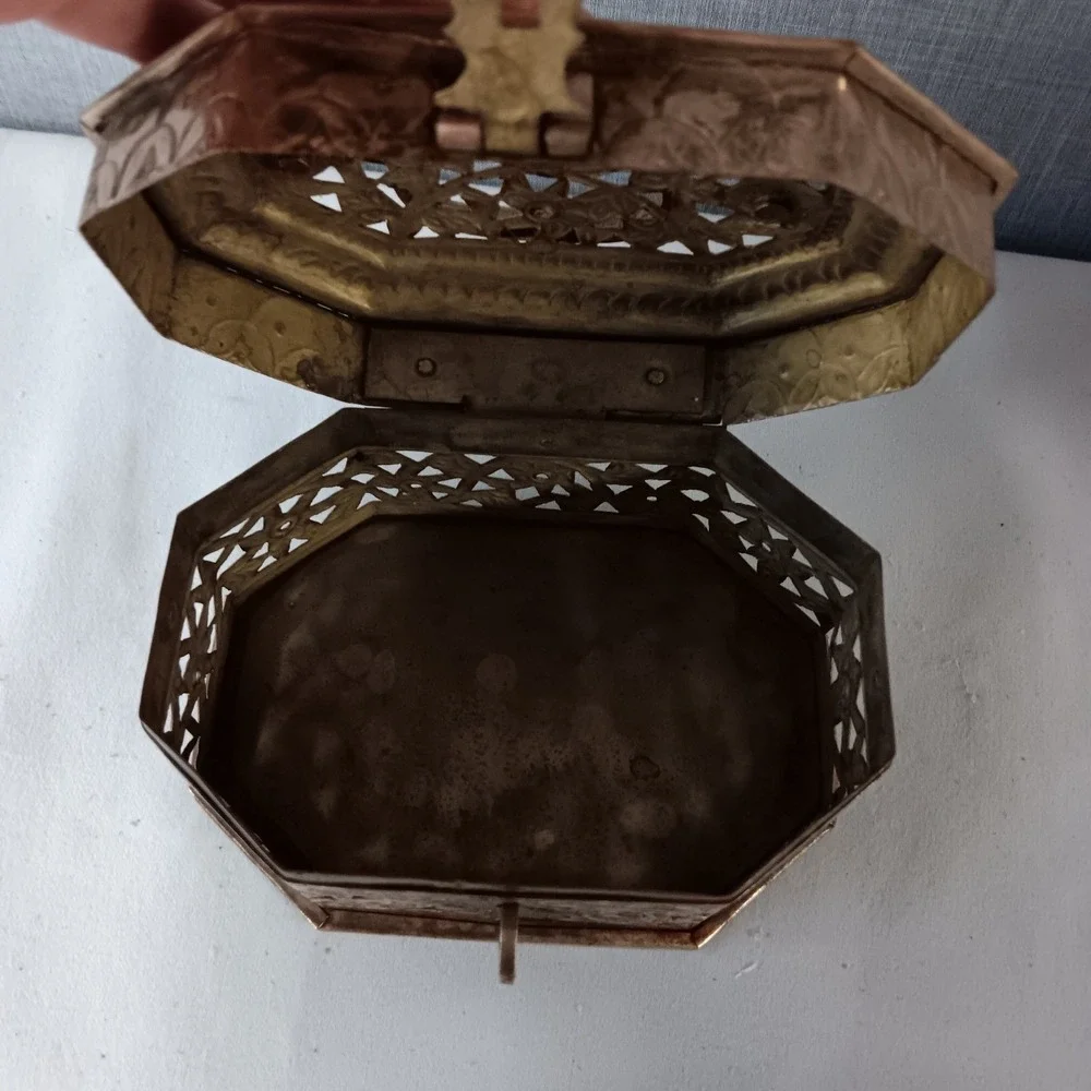 Vintage Brass Filigree Jewelry Trinket Box Hinged Lidded Floral Keepsake Chest